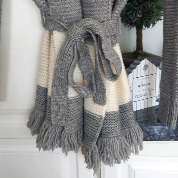 Loft Cozy Gray and Cream Cardigan Sweater. Size M - Picture 3 of 4
